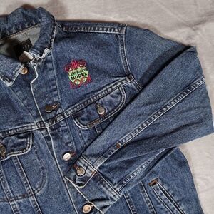 Vintage Lee Riveted Jeans Denim Trucker Jacket Mens Small Modeling Promo 1990s